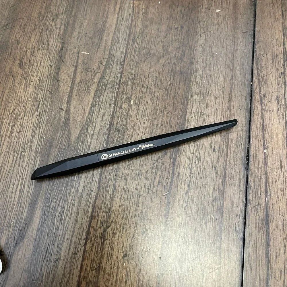 Defiance Beauty Liquid Eyeliner - Picture 2 of 5